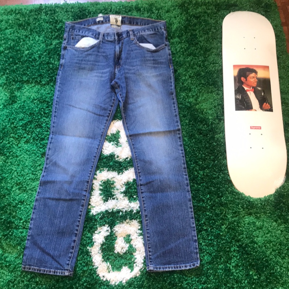 Essentials Jeans